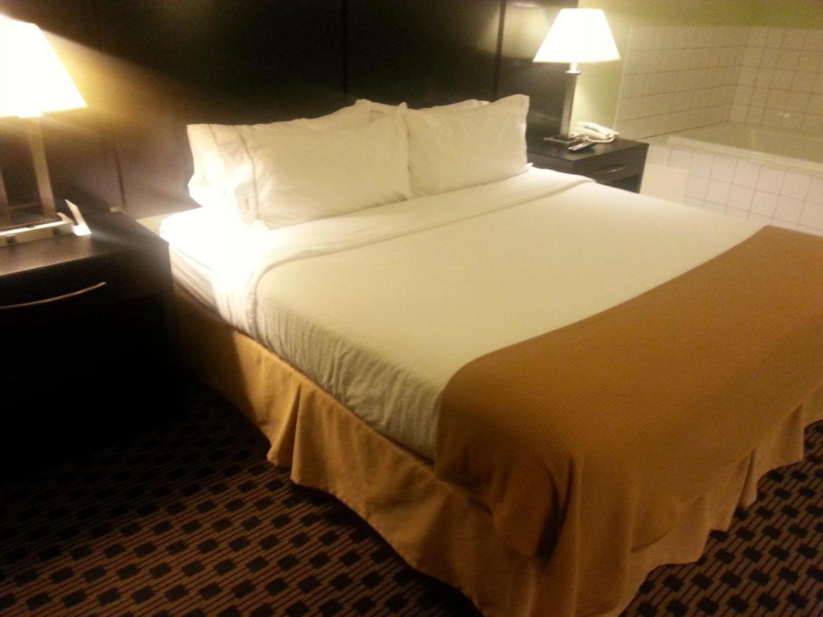 Hotel Holiday Express - - Southeast By Ihg